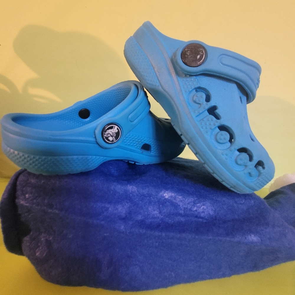 Crocs size 9 toddler